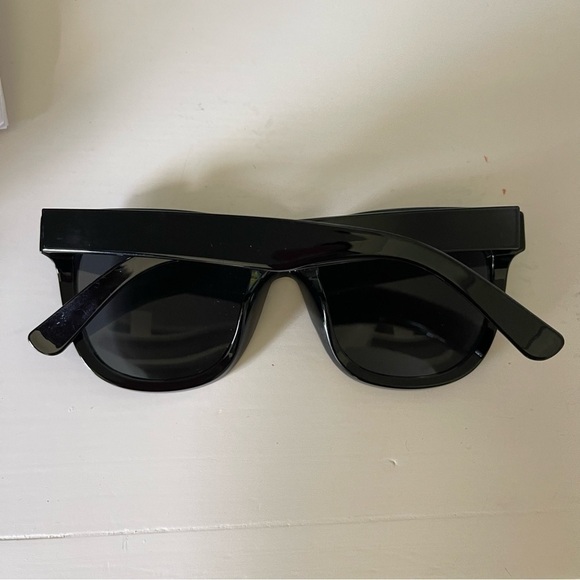 Black sunglasses - Picture 3 of 3